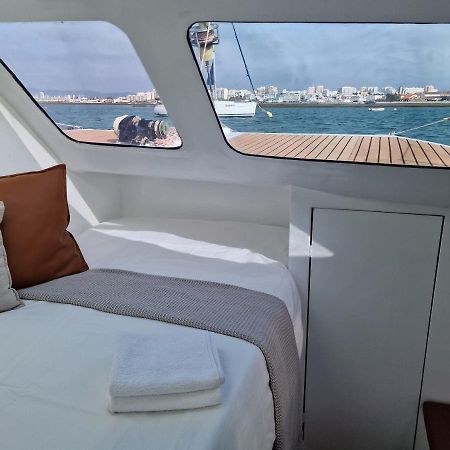 Barco Casa Catamara Sleepandboat 호텔 파로 외부 사진