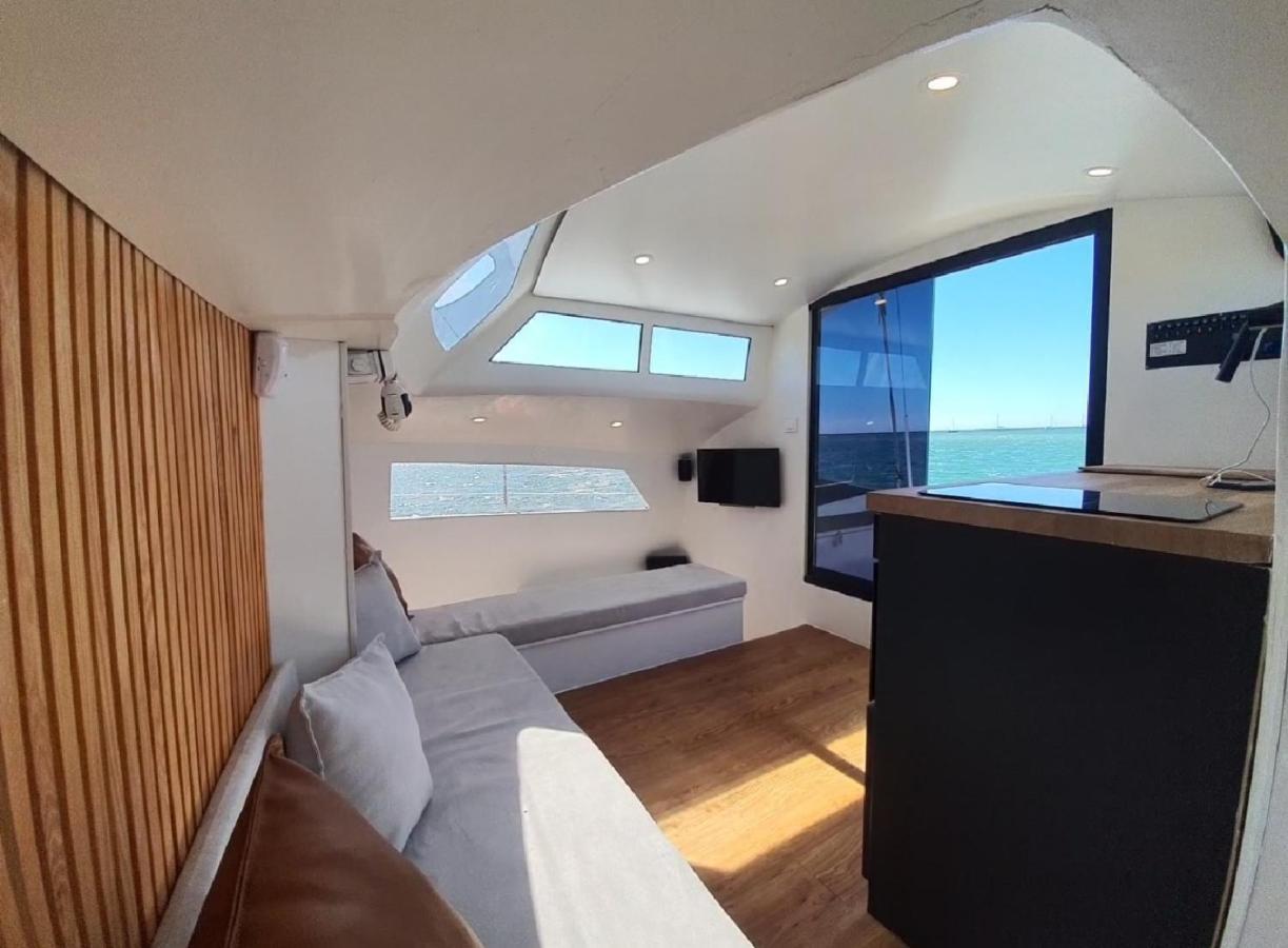 Barco Casa Catamara Sleepandboat 호텔 파로 외부 사진