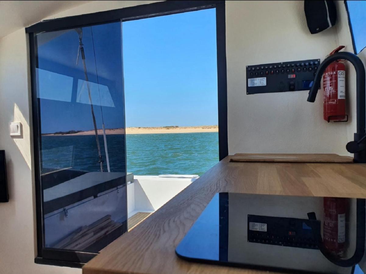 Barco Casa Catamara Sleepandboat 호텔 파로 외부 사진