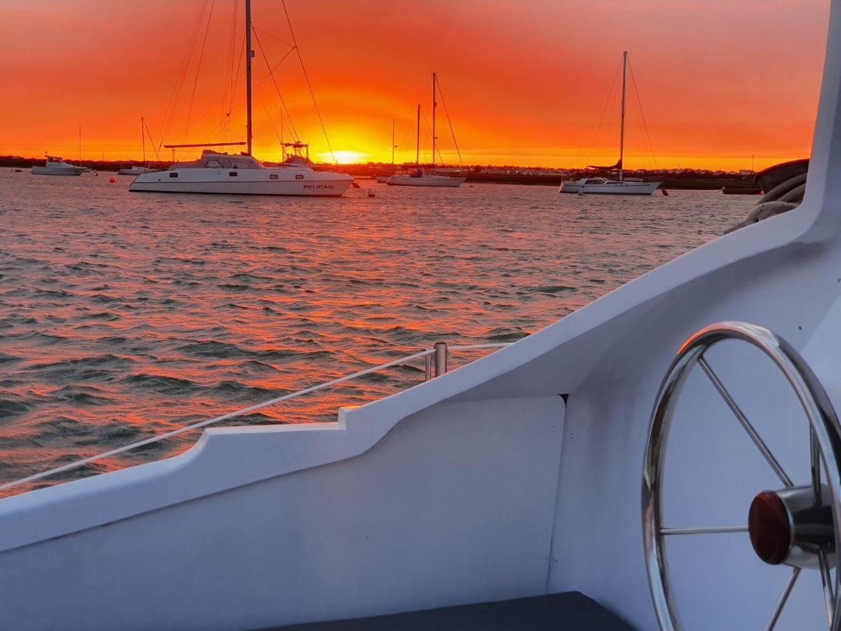 Barco Casa Catamara Sleepandboat 호텔 파로 외부 사진
