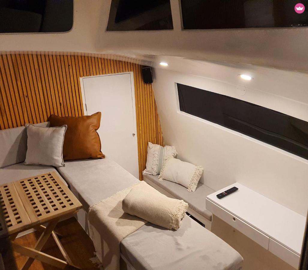 Barco Casa Catamara Sleepandboat 호텔 파로 외부 사진