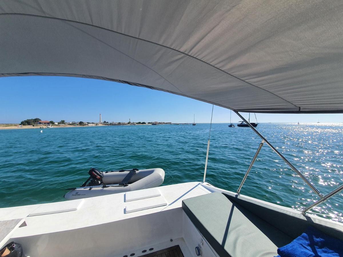 Barco Casa Catamara Sleepandboat 호텔 파로 외부 사진