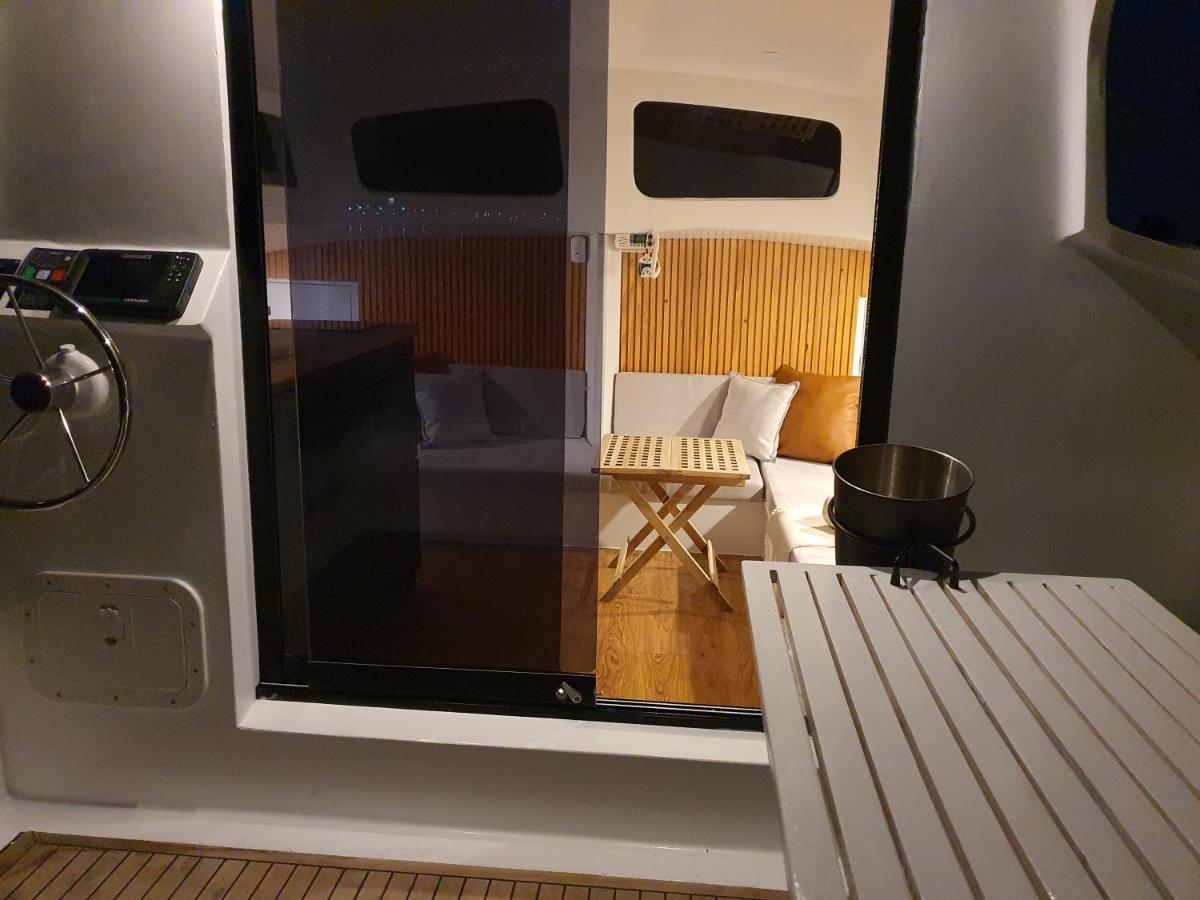 Barco Casa Catamara Sleepandboat 호텔 파로 외부 사진