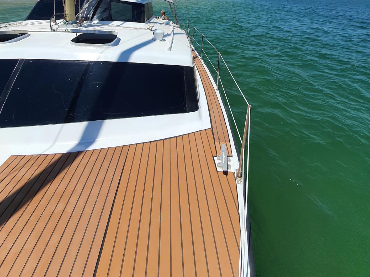 Barco Casa Catamara Sleepandboat 호텔 파로 외부 사진