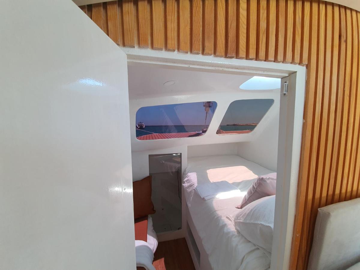 Barco Casa Catamara Sleepandboat 호텔 파로 외부 사진