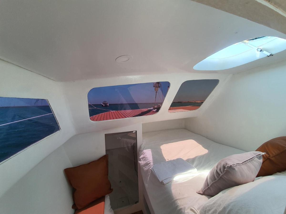 Barco Casa Catamara Sleepandboat 호텔 파로 외부 사진