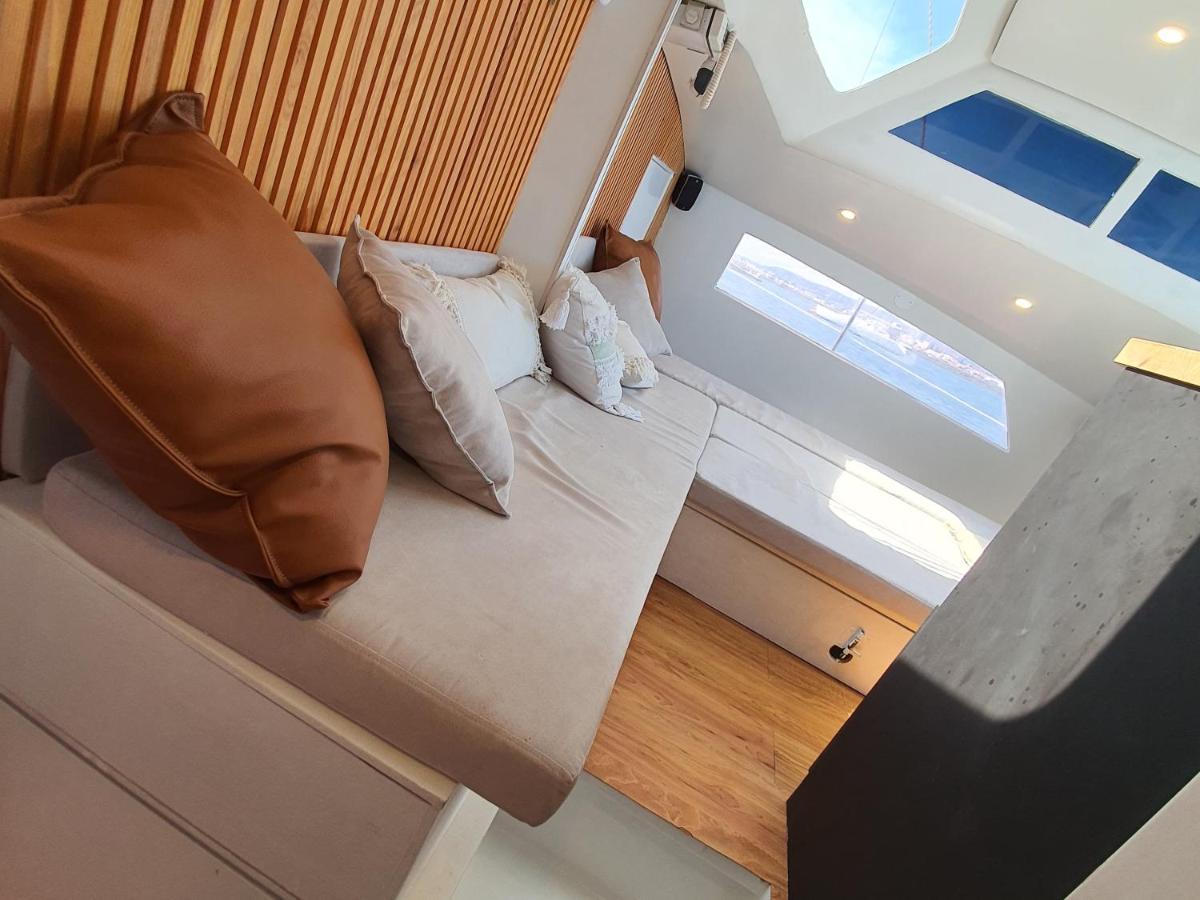 Barco Casa Catamara Sleepandboat 호텔 파로 외부 사진