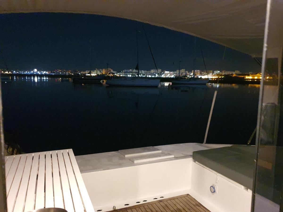Barco Casa Catamara Sleepandboat 호텔 파로 외부 사진