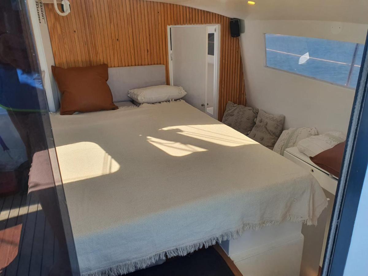Barco Casa Catamara Sleepandboat 호텔 파로 외부 사진