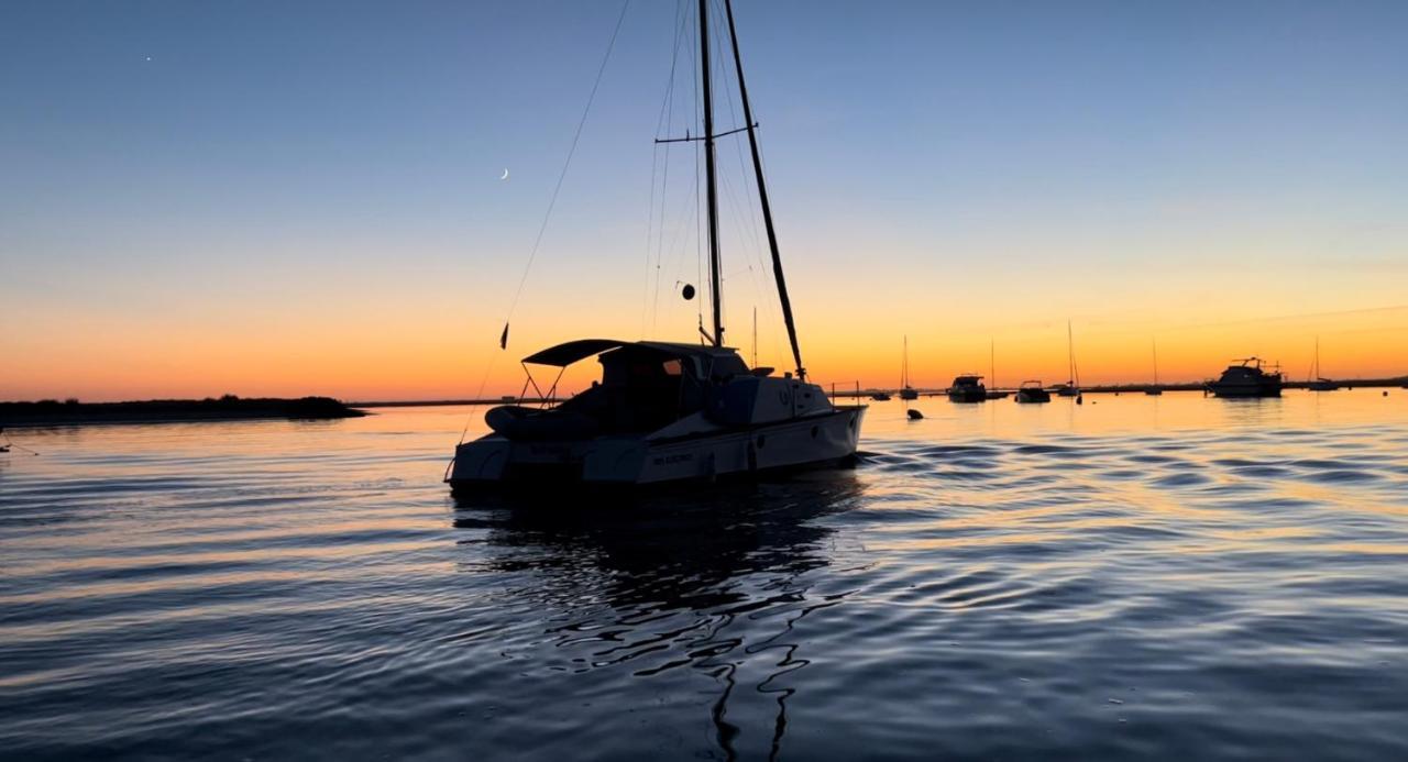 Barco Casa Catamara Sleepandboat 호텔 파로 외부 사진