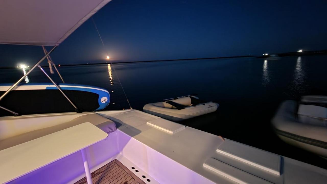 Barco Casa Catamara Sleepandboat 호텔 파로 외부 사진