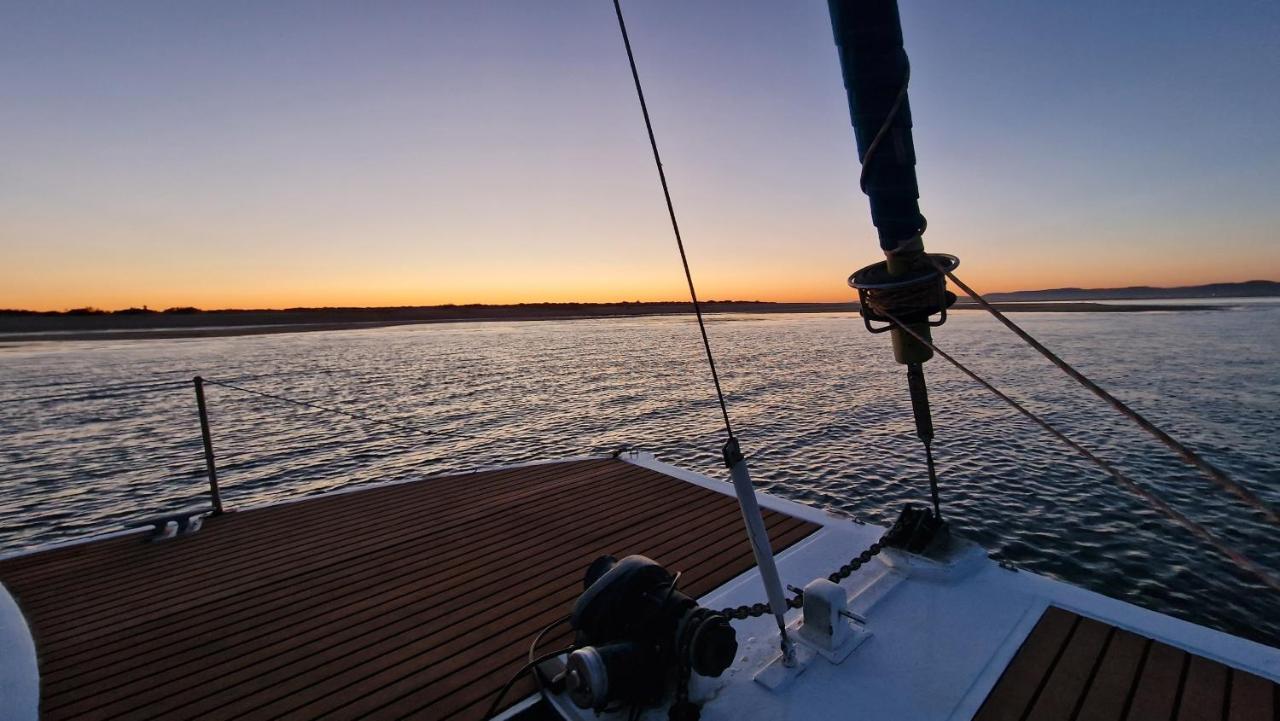 Barco Casa Catamara Sleepandboat 호텔 파로 외부 사진