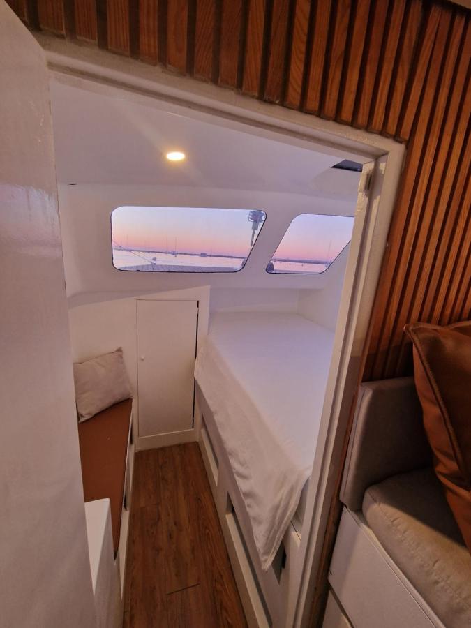 Barco Casa Catamara Sleepandboat 호텔 파로 외부 사진